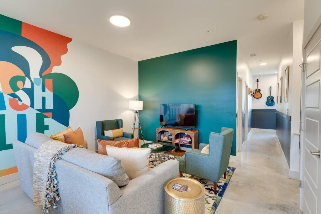 New Design-2 Miles To Broadway *