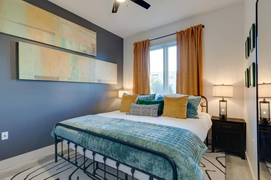 New Design-2 Miles To Broadway * Nashville