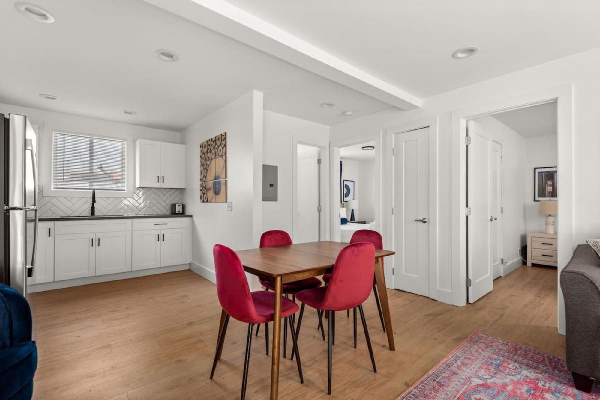 Chic Urban Haven- Your Escape Unit 7b Apts *