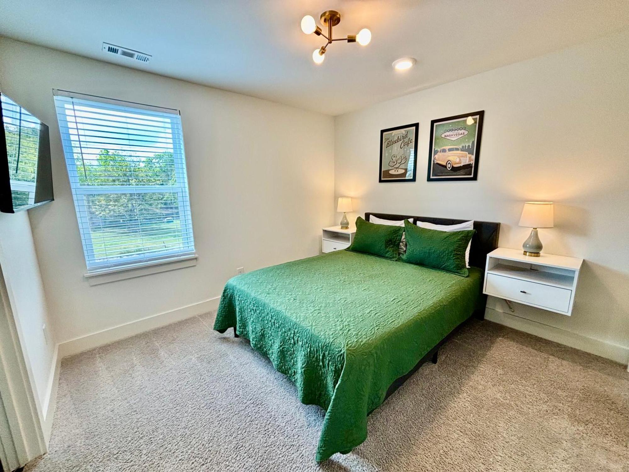 Holiday home 5 Min To Broadway Game & Ping-pong Parking