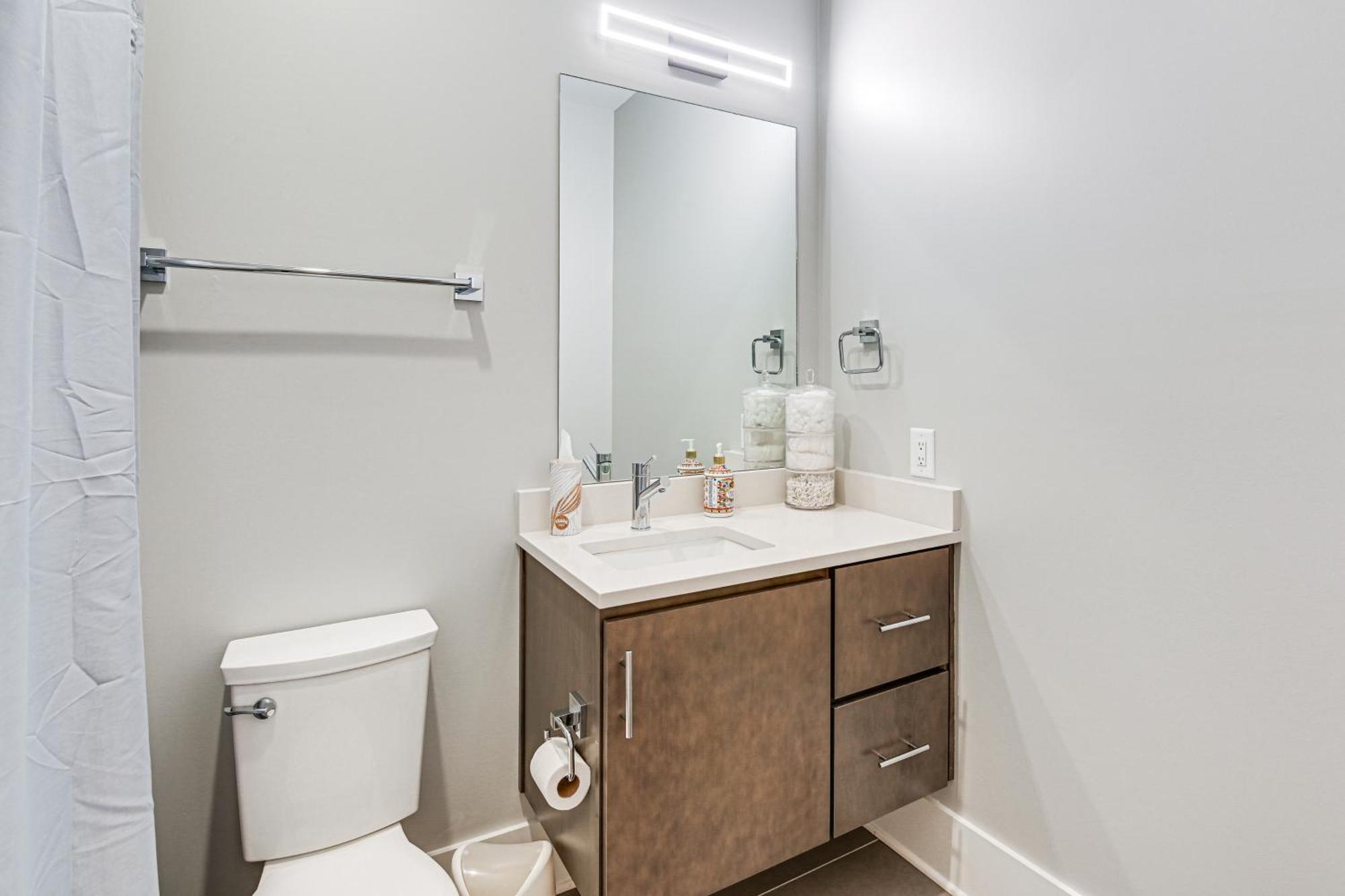 Holiday home 1 Mi To Downtown Townhome With Balcony! *