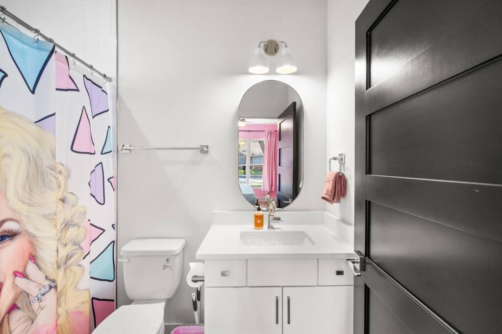 Ultimate Bach 10min To Dt Ig Walls Every Holiday home Nashville