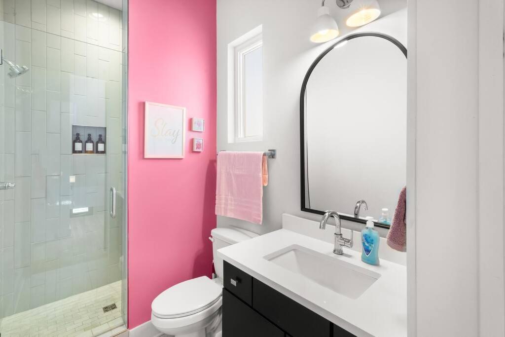 Ultimate Bach 10min To Dt Ig Walls Every Holiday home Nashville