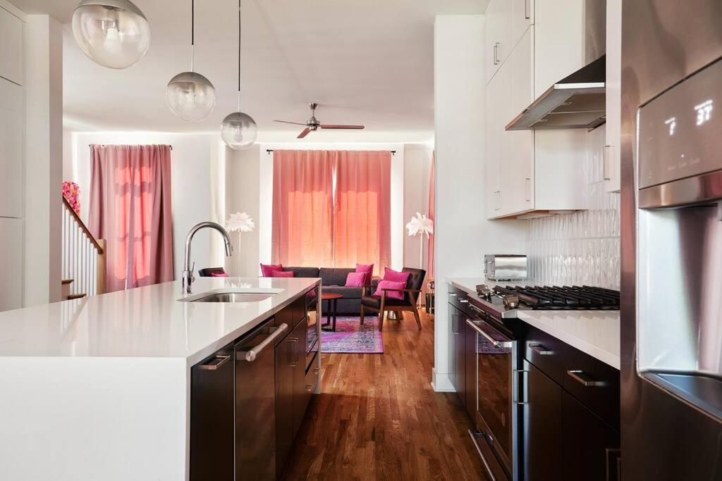 Ultimate Bach 10min To Dt Ig Walls Every Holiday home *