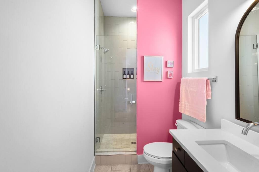 Ultimate Bach 10min To Dt Ig Walls Every Holiday home Nashville