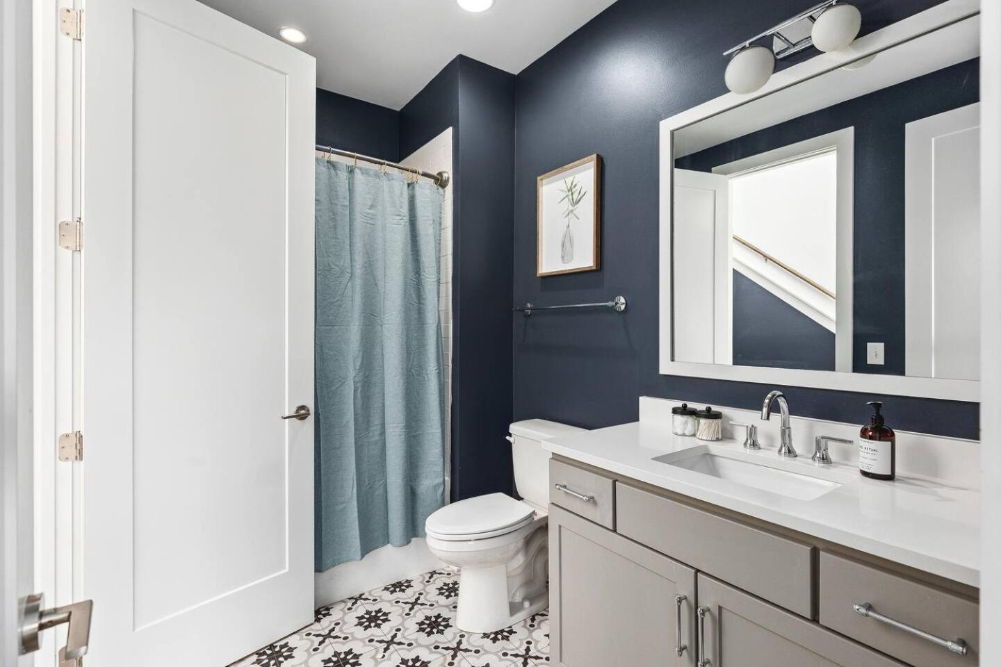 Holiday home Rooftop Deck Firepit And Garage Walk To 12 South And Restaurants Nashville