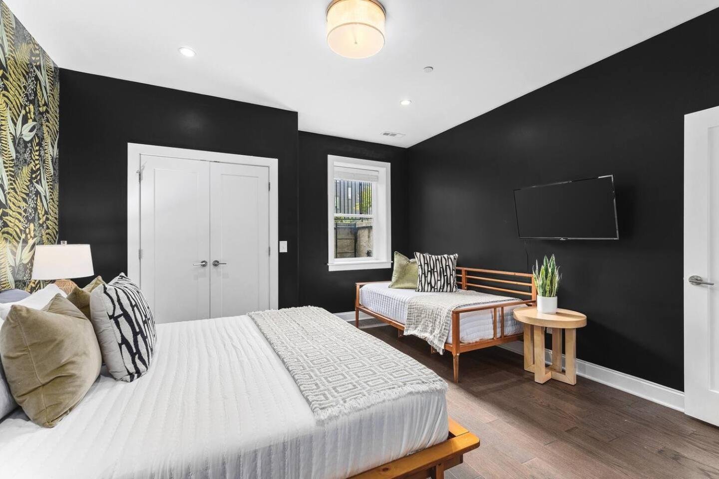 Holiday home Rooftop Deck Firepit And Garage Walk To 12 South And Restaurants Nashville