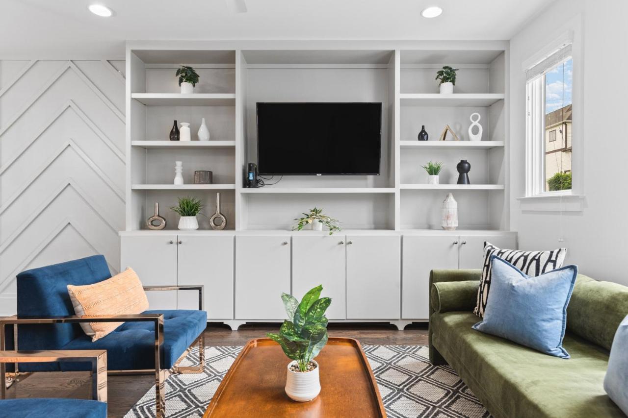 Walk To 12 South And Belmont With Garage Firepit And Patio Holiday home *