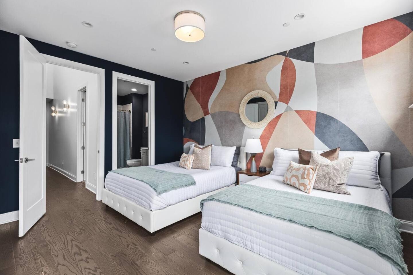 Rooftop Deck Firepit And Garage Walk To 12 South And Restaurants Holiday home *