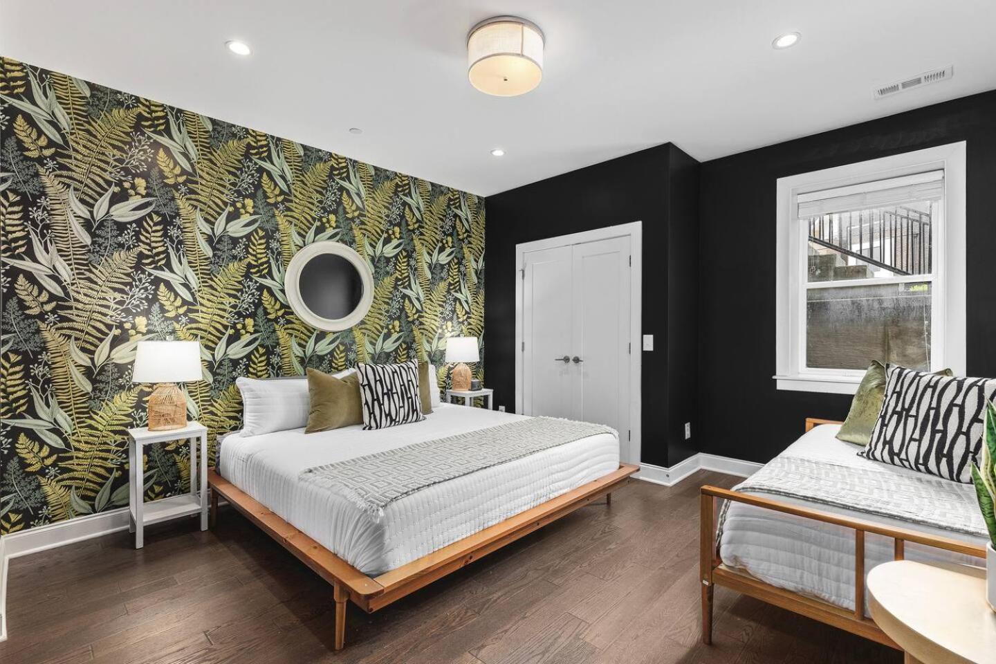 Holiday home Rooftop Deck Firepit And Garage Walk To 12 South And Restaurants Nashville