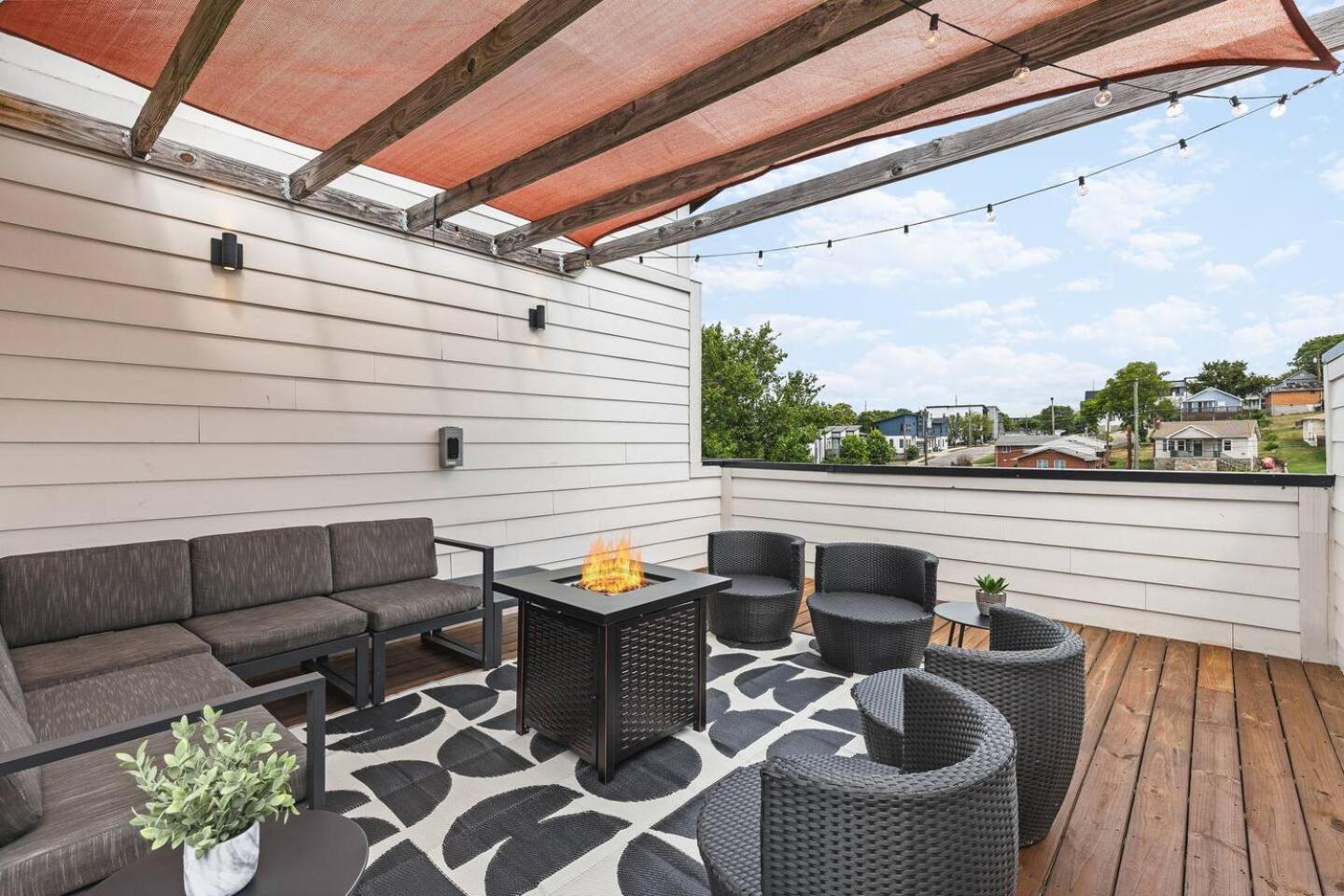 Rooftop Deck Firepit And Garage Walk To 12 South And Restaurants Nashville