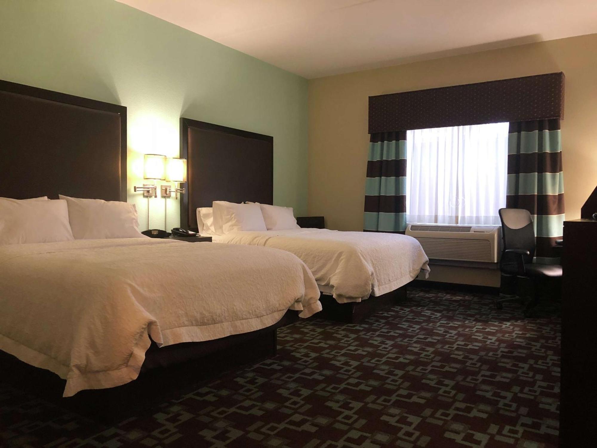 Hampton & At Opryland 3*