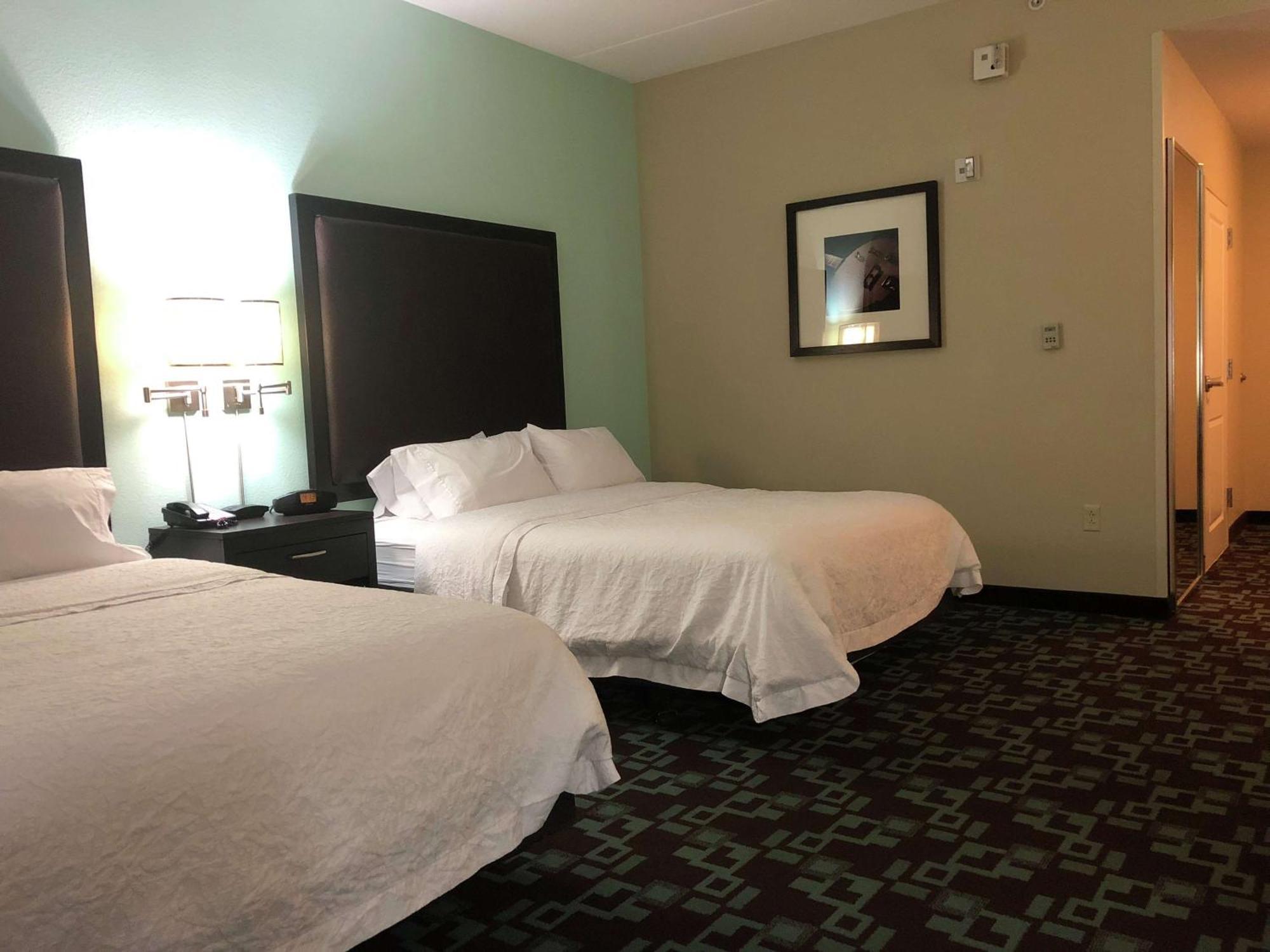Hampton & At Opryland Hotel 3*