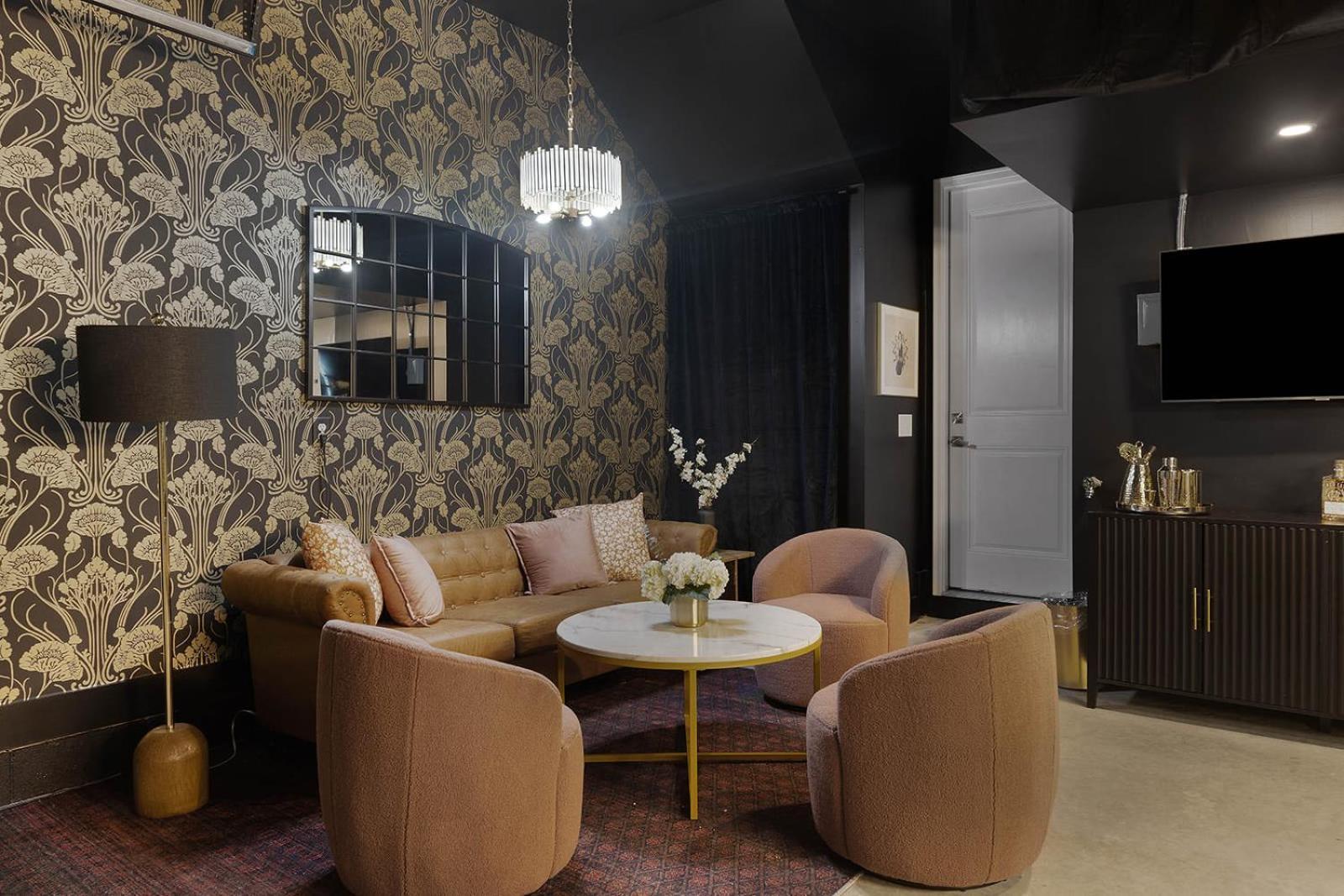 Bourbon & Bubbles - Rooftop Hot Tub & Speakeasy Holiday home