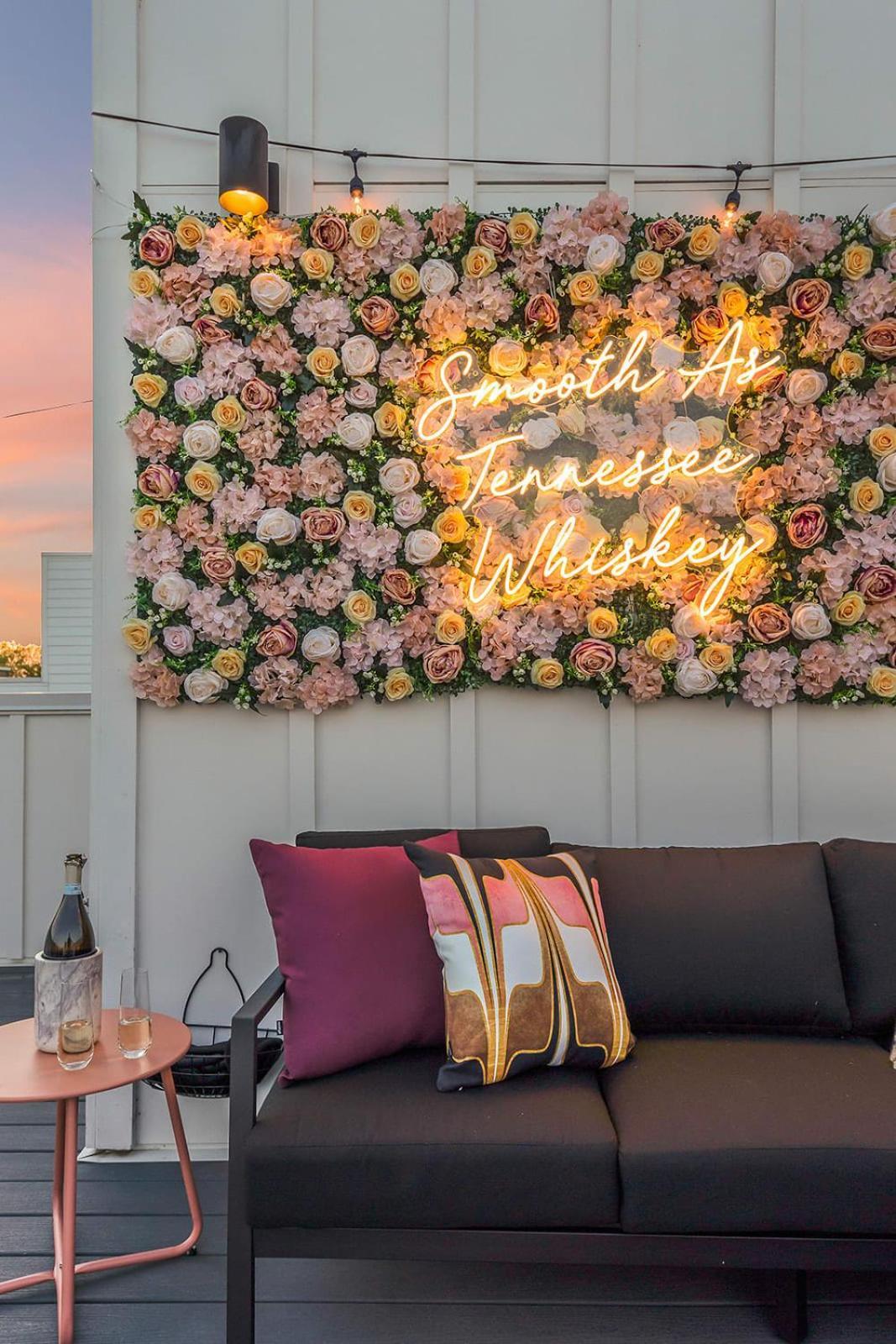 Bourbon & Bubbles - Rooftop Hot Tub & Speakeasy