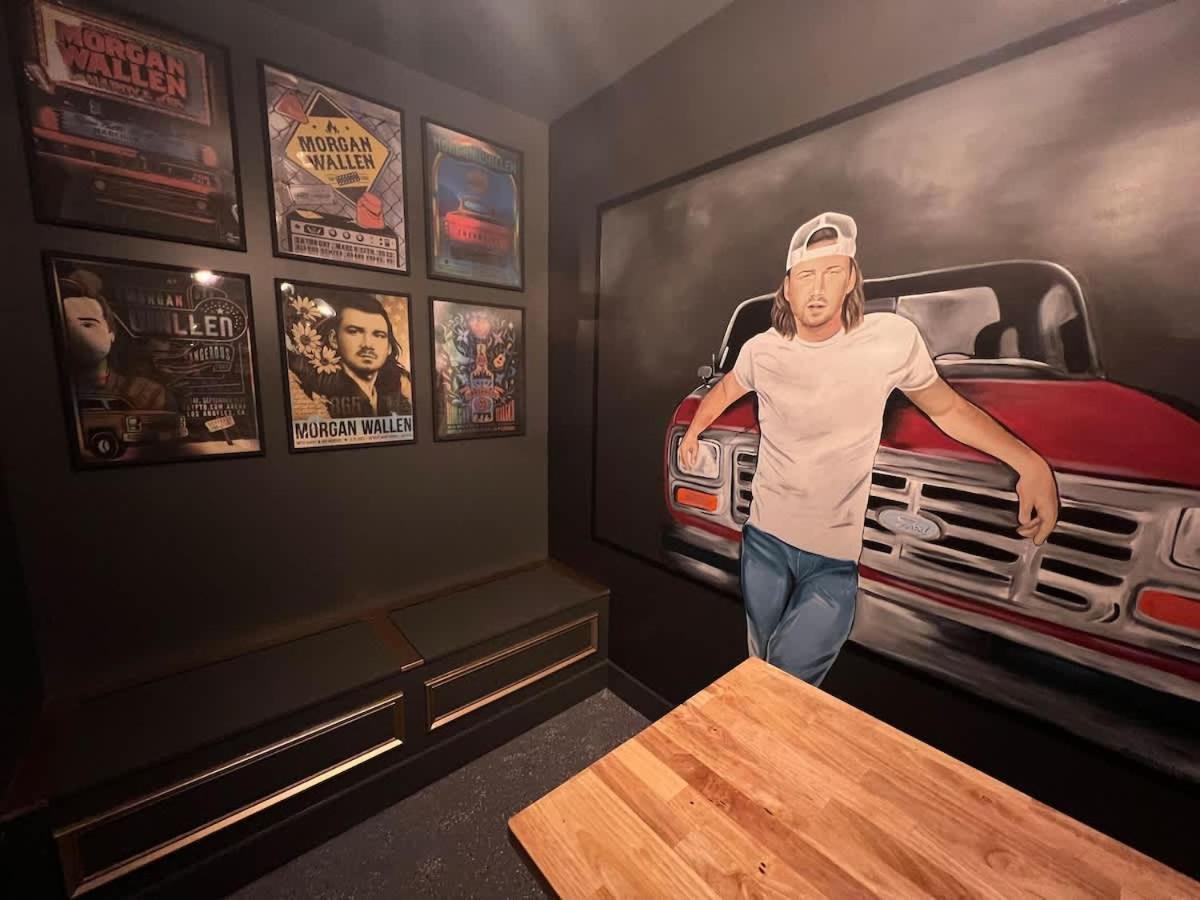 Muse- Morgan Wallen Speakeasy And Giant Balcony Holiday home