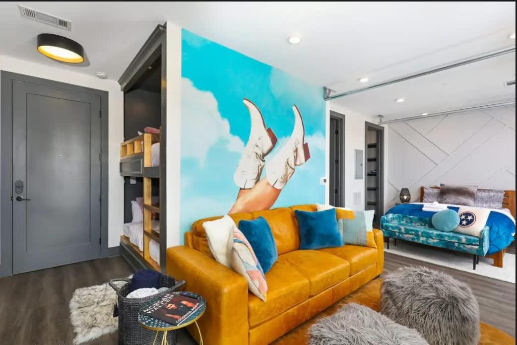 Muse- Morgan Wallen Speakeasy And Giant Balcony Nashville