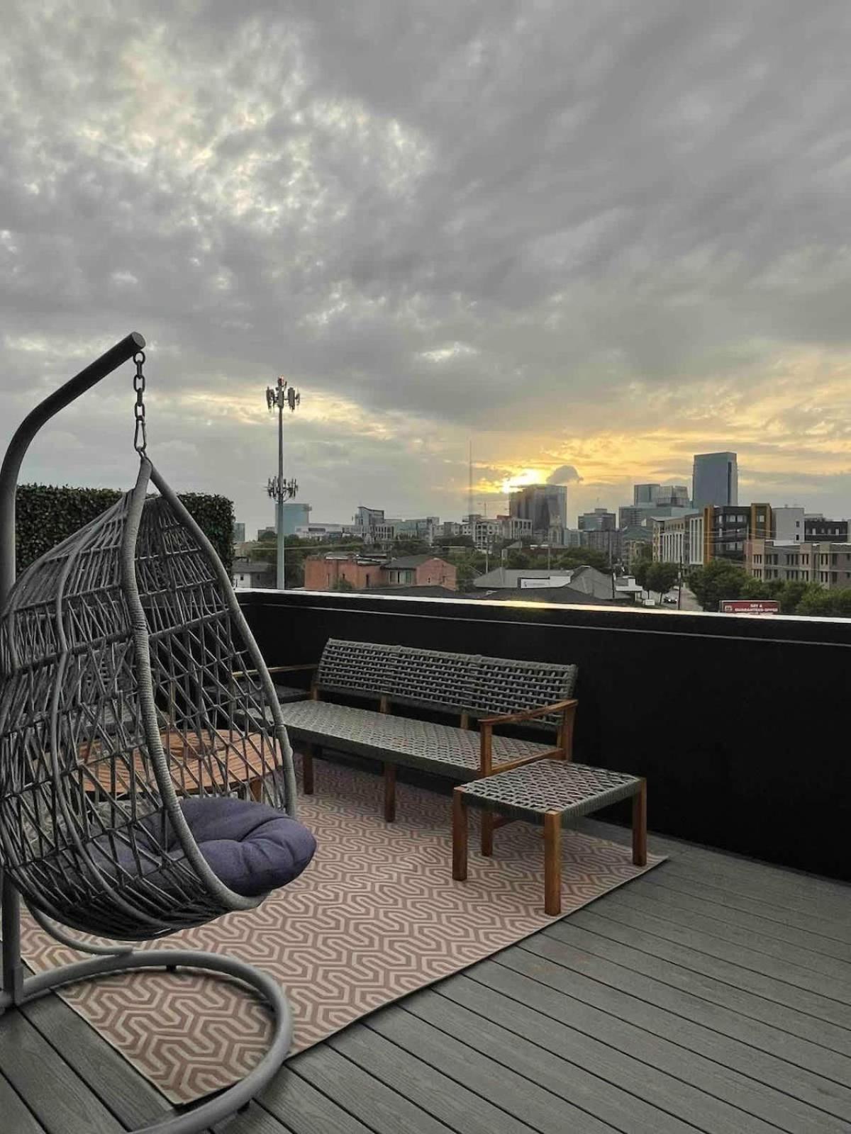 Muse- Morgan Wallen Speakeasy And Giant Balcony * Nashville