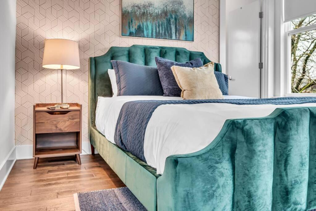 Lux East Nash-hot Tub & Rooftop Patio Holiday home