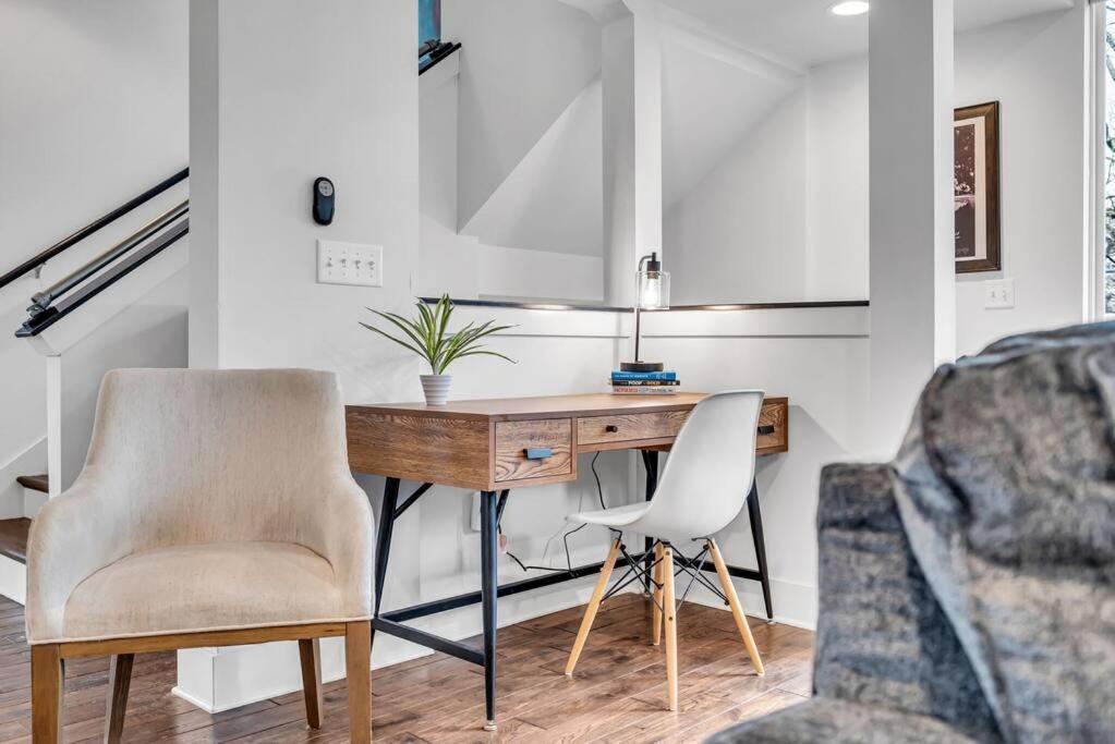 Lux East Nash-hot Tub & Rooftop Patio Holiday home