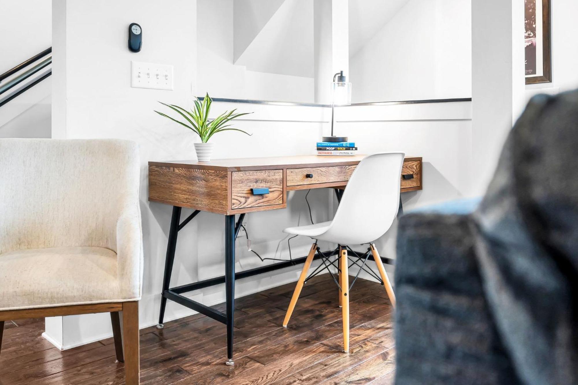 Lux East Nash-hot Tub & Rooftop Patio Holiday home