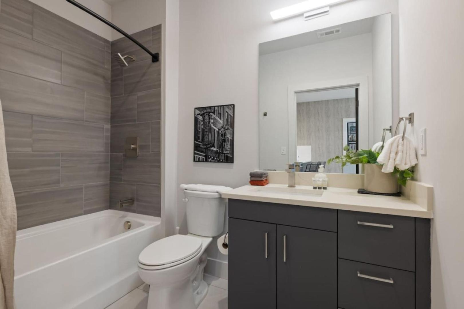 Holiday home Walk To Nightlife, Vanderbilt, Minutes To Broadway