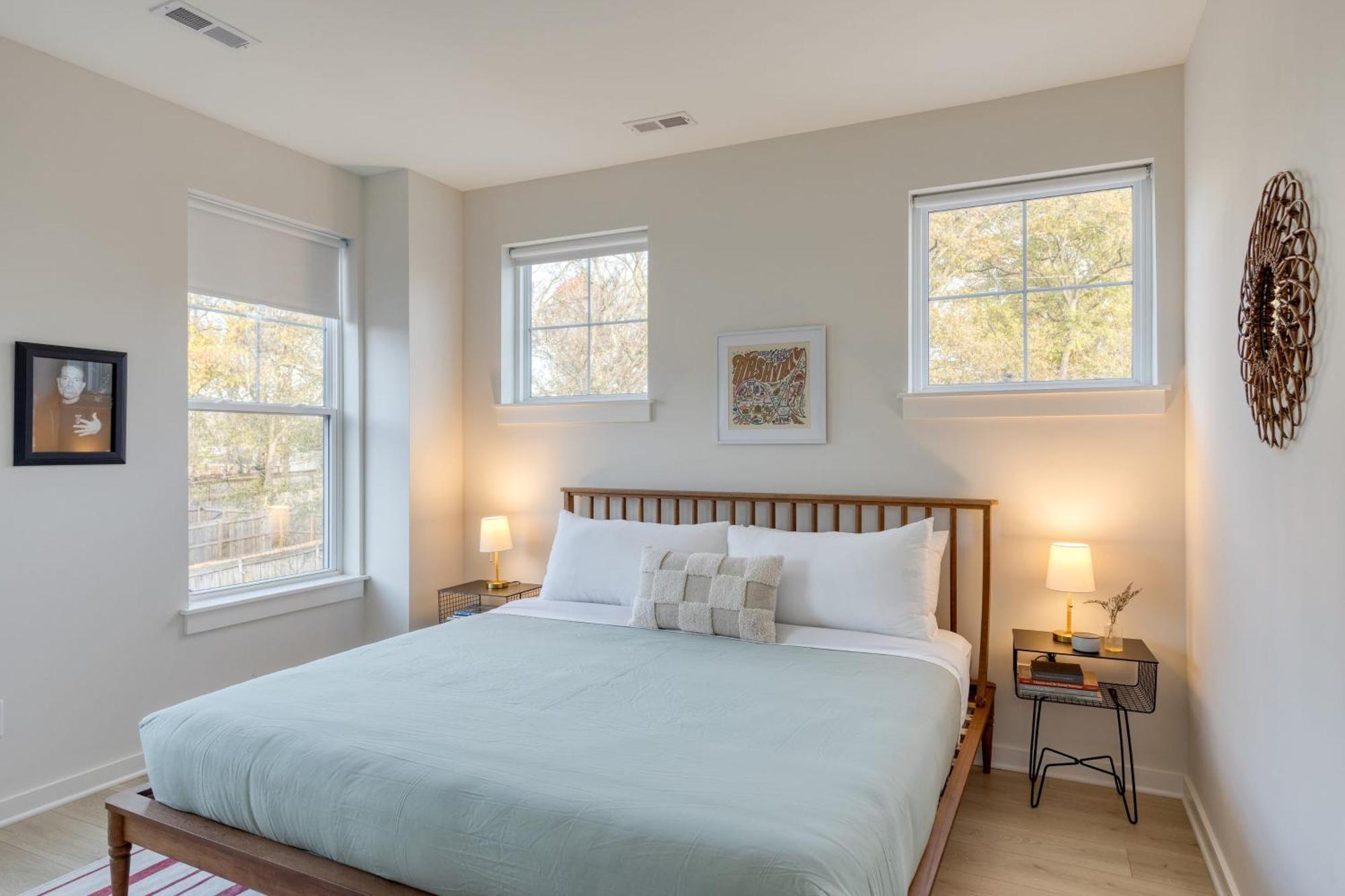 The Stage By Avantstay Chic 4bdr W Covered Balcony Modern Newly Built Nashville