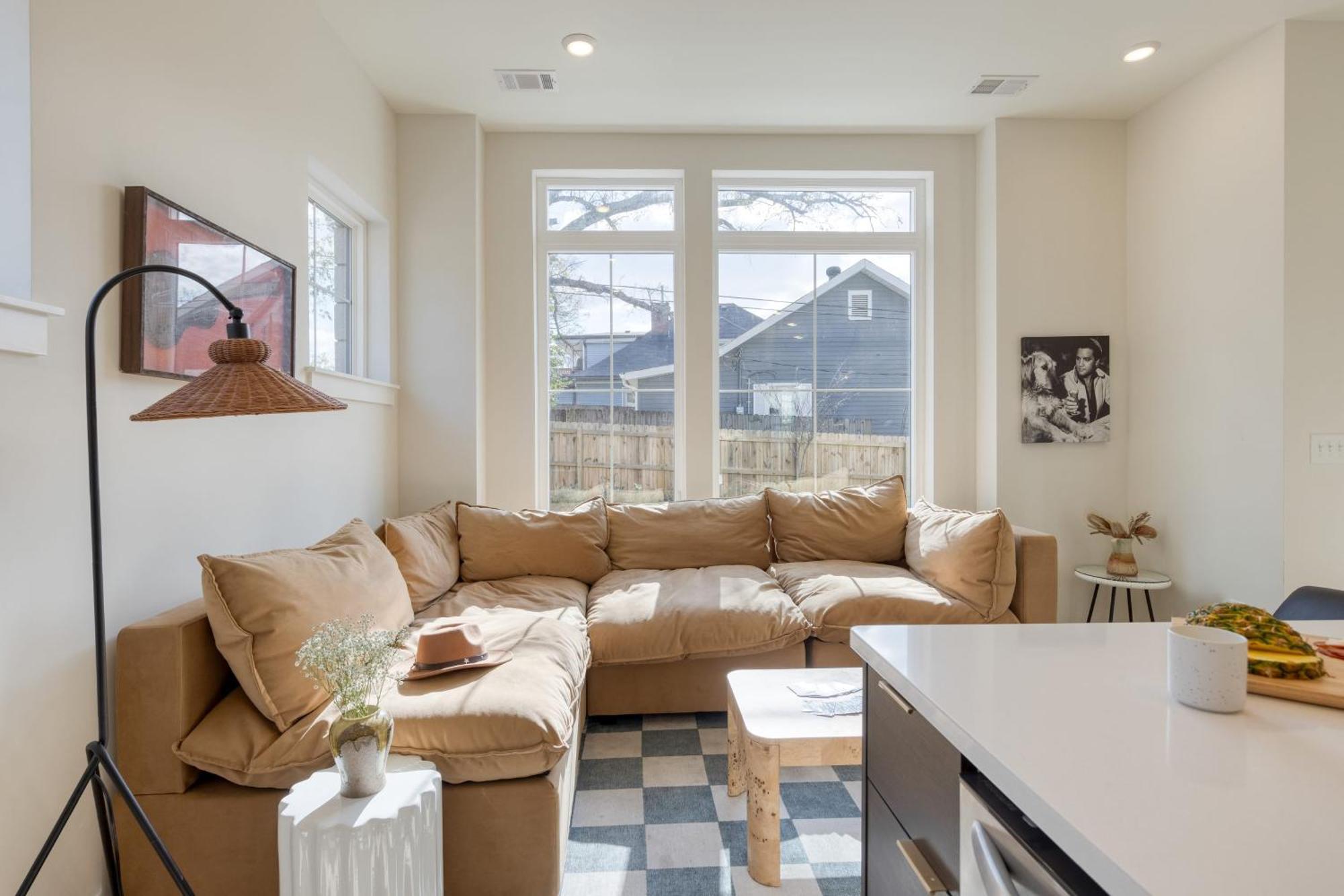 The Stage By Avantstay Chic 4bdr W Covered Balcony Modern Newly Built Holiday home Nashville