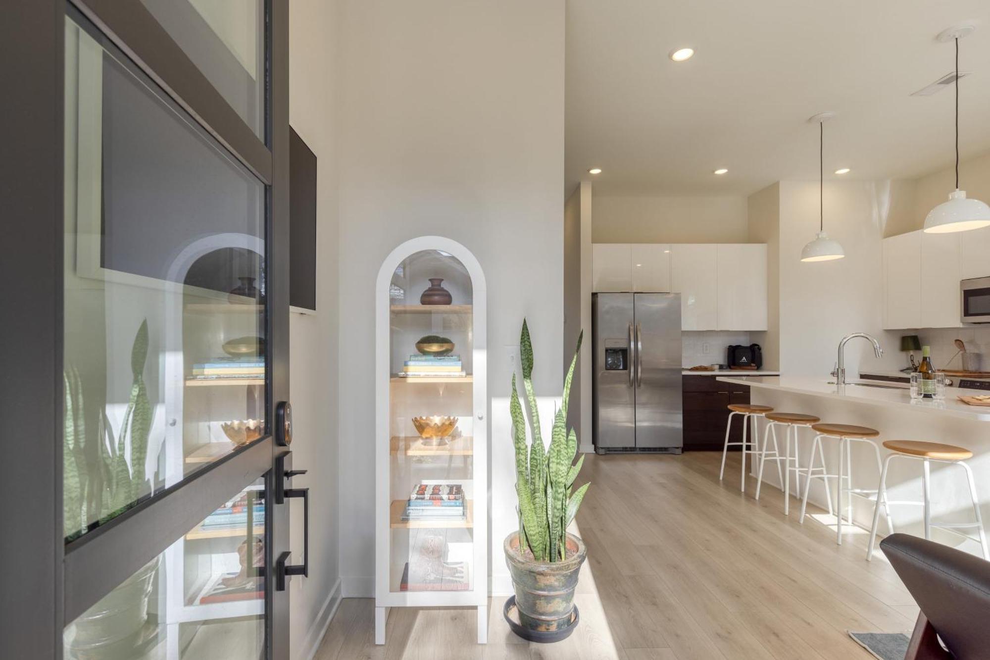 The Stage By Avantstay Chic 4bdr W Covered Balcony Modern Newly Built