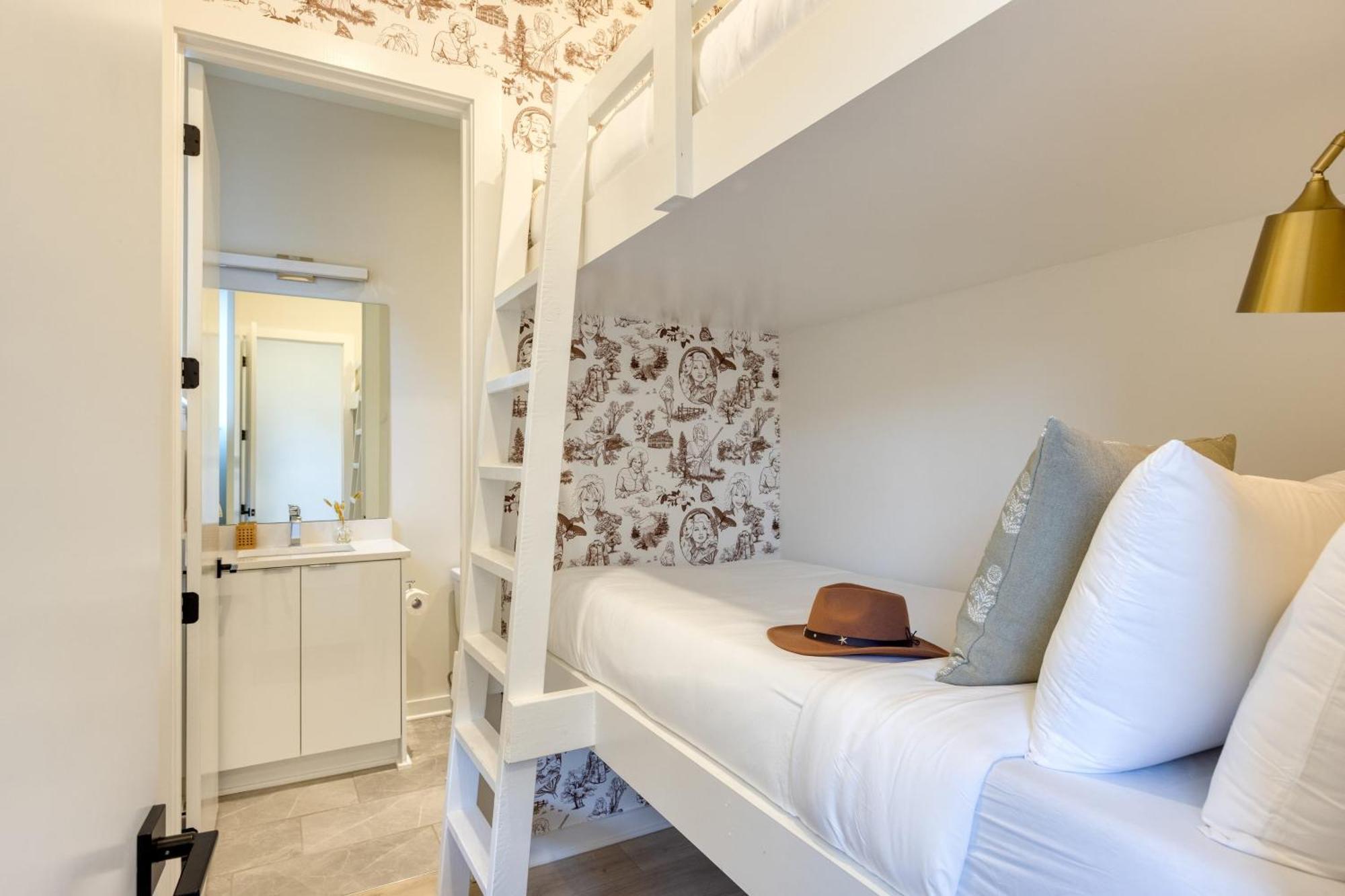 The Stage By Avantstay Chic 4bdr W Covered Balcony Modern Newly Built *