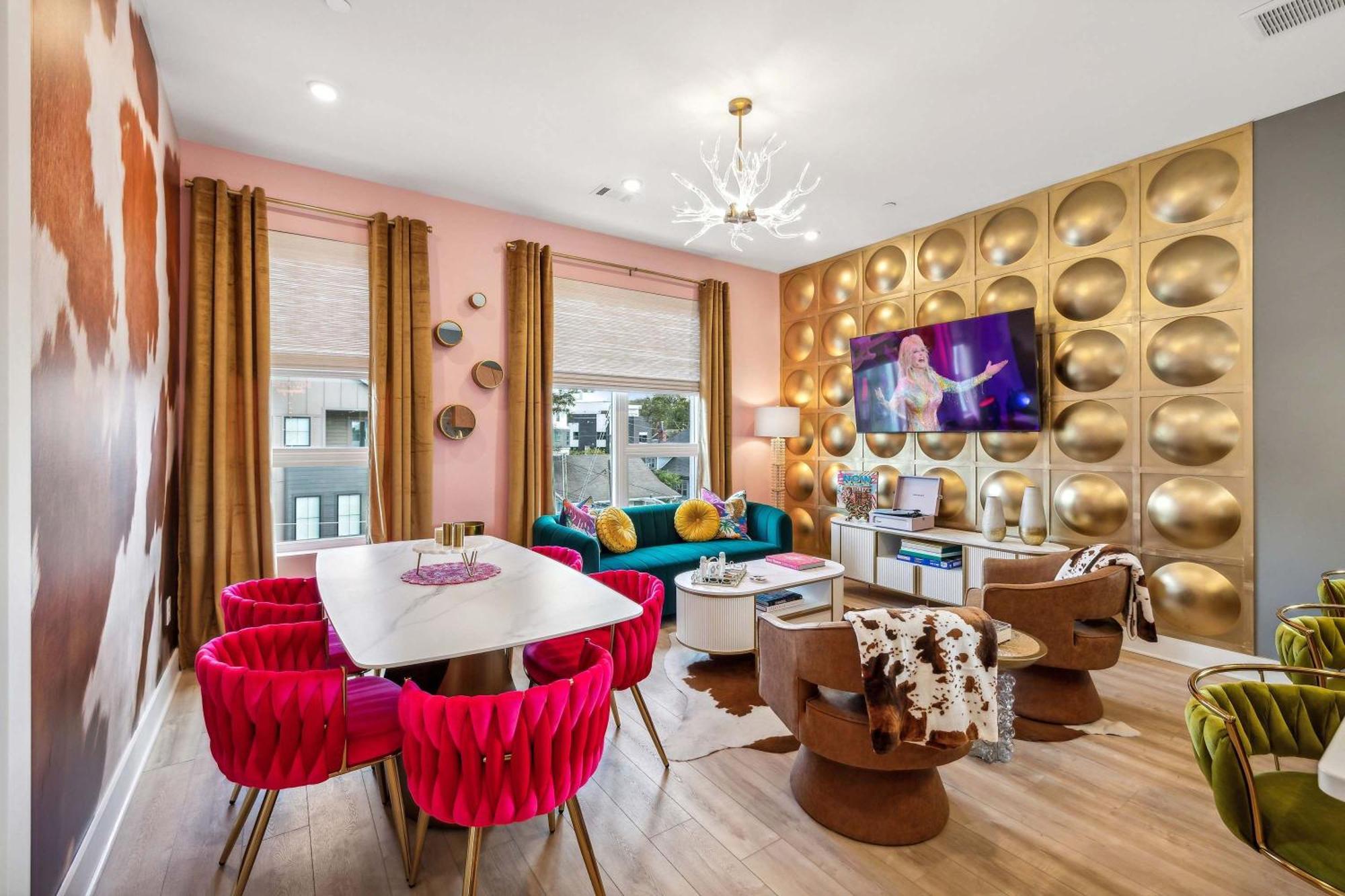 Apartment Rooftop Views Stylish Decor Nash Downtown Access