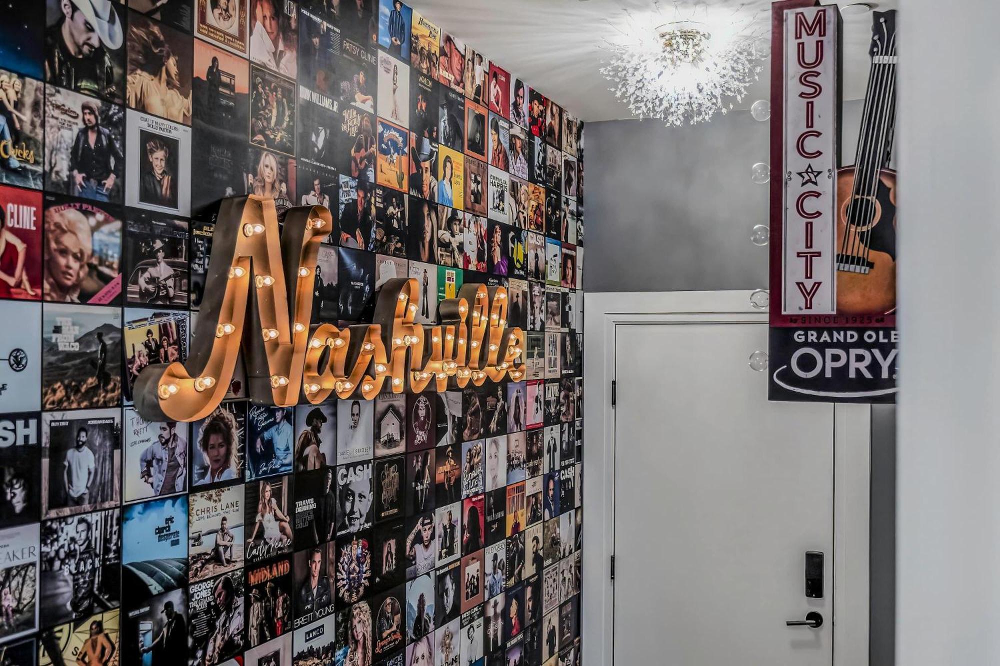 Rooftop Views Stylish Decor Nash Downtown Access Apartment Nashville