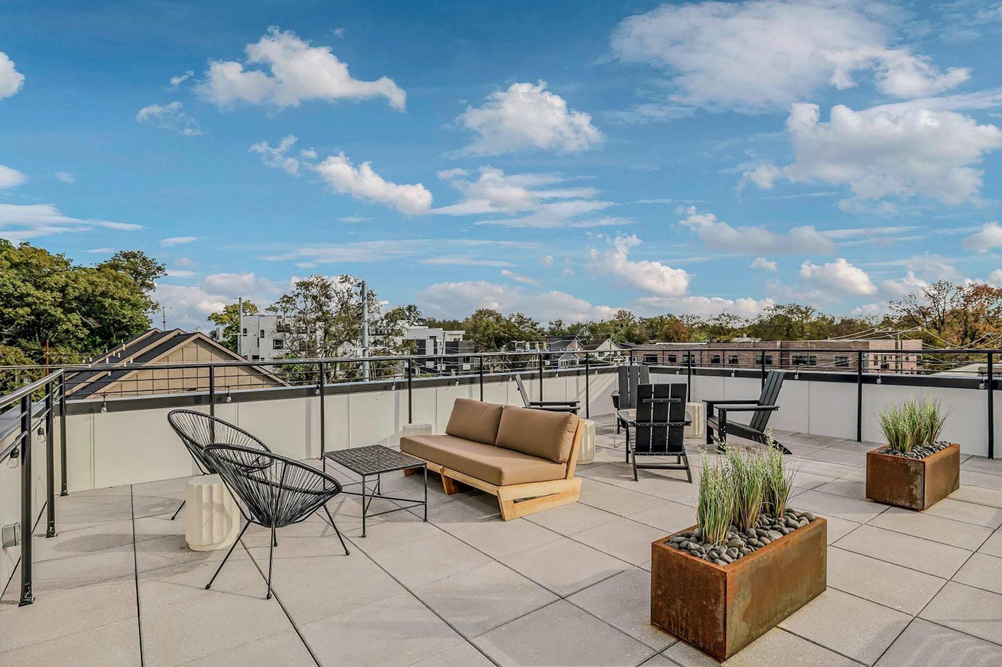 Rooftop Views Stylish Decor Nash Downtown Access Nashville