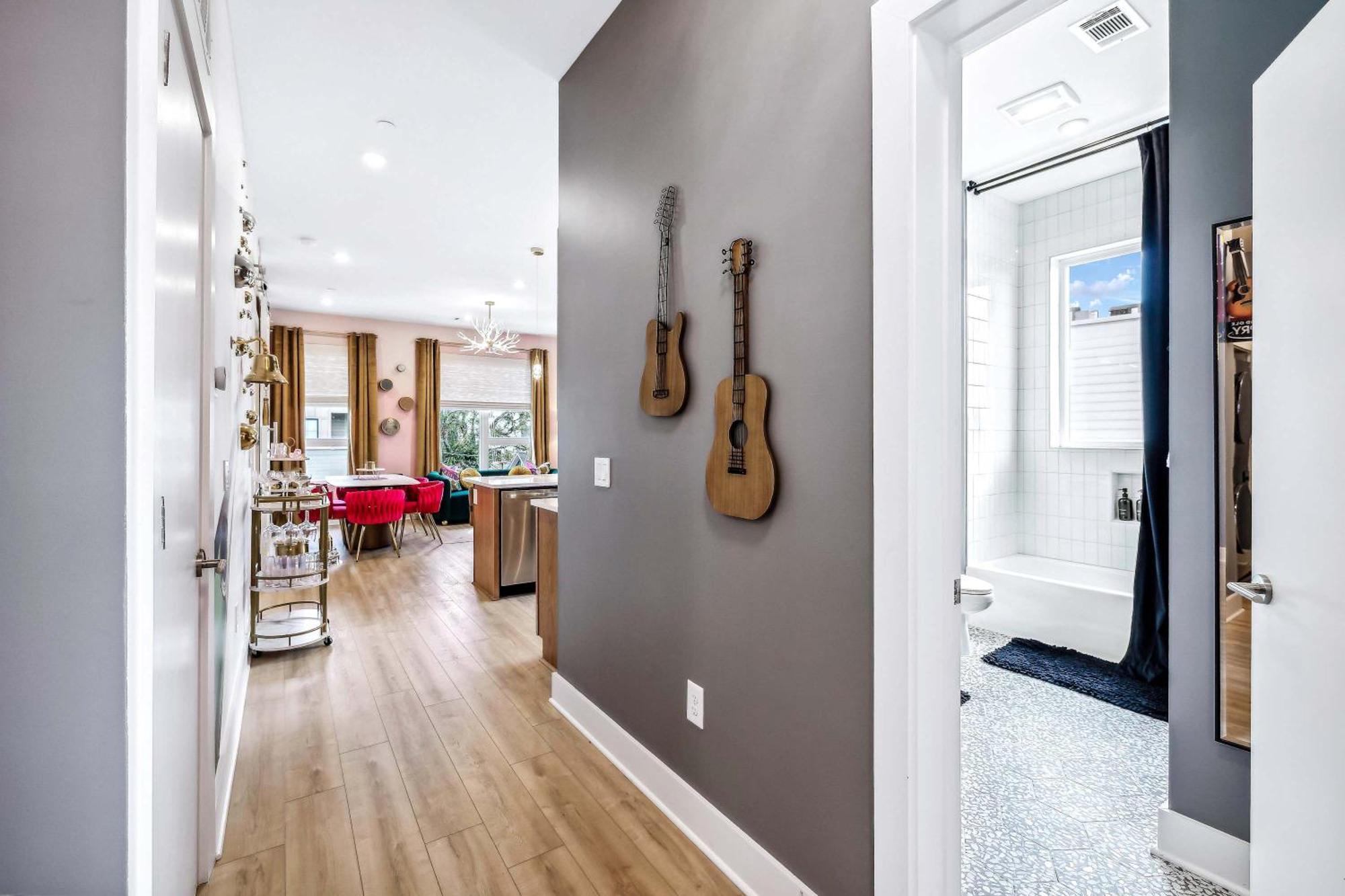 Apartment Rooftop Views Stylish Decor Nash Downtown Access Nashville