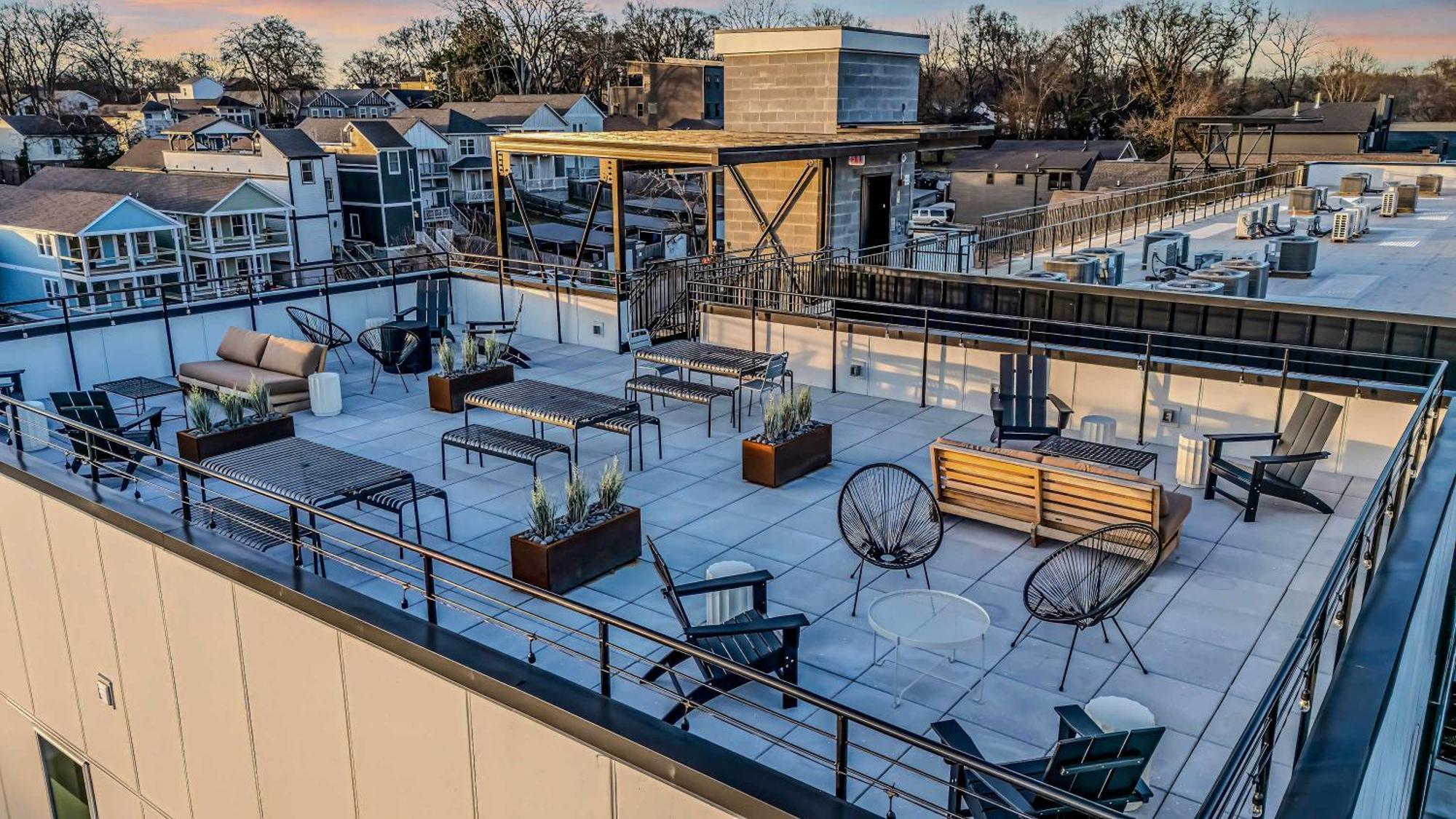 Rooftop Views Stylish Decor Nash Downtown Access Nashville