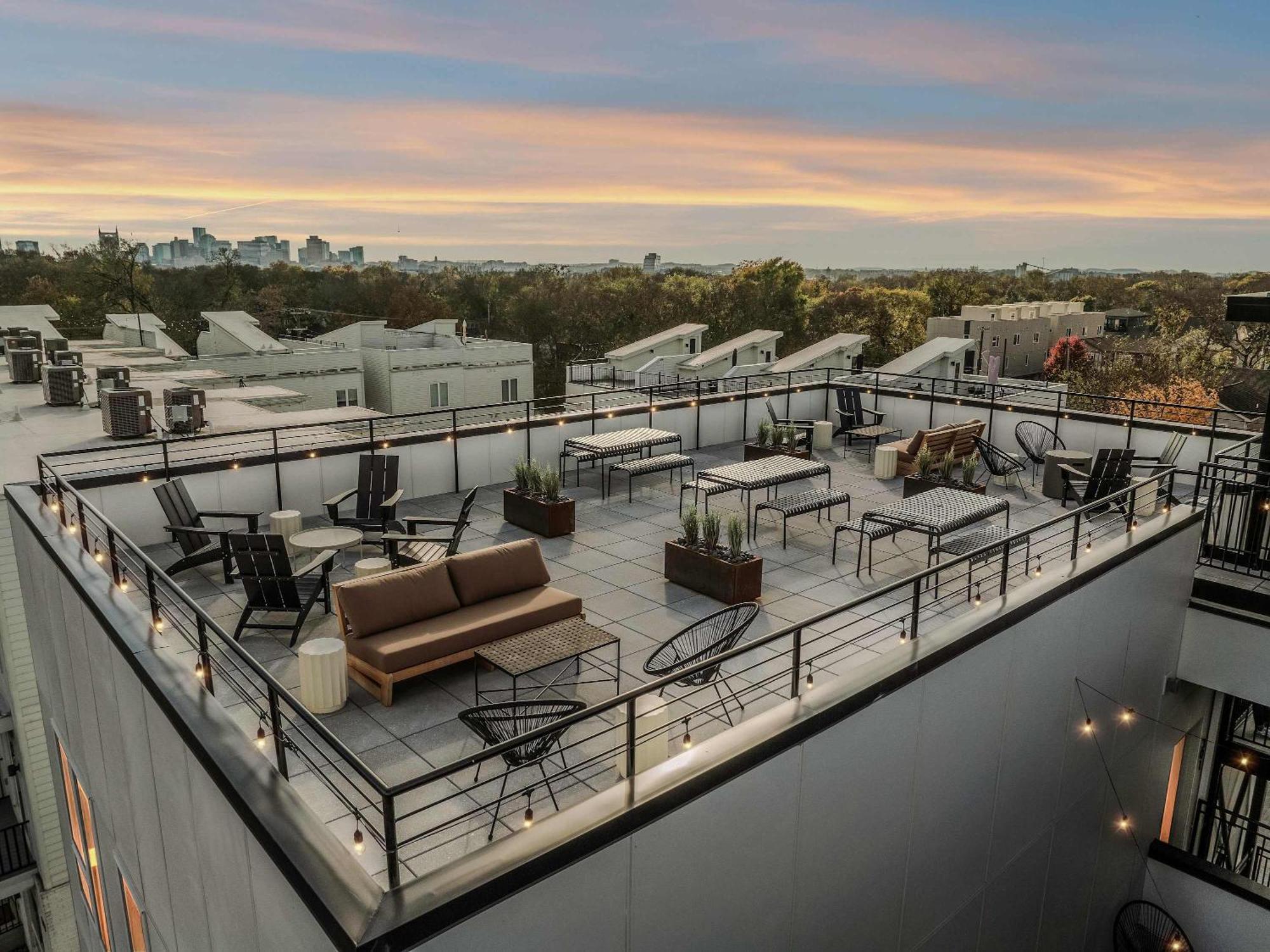 Rooftop Views Stylish Decor Nash Downtown Access Apartment