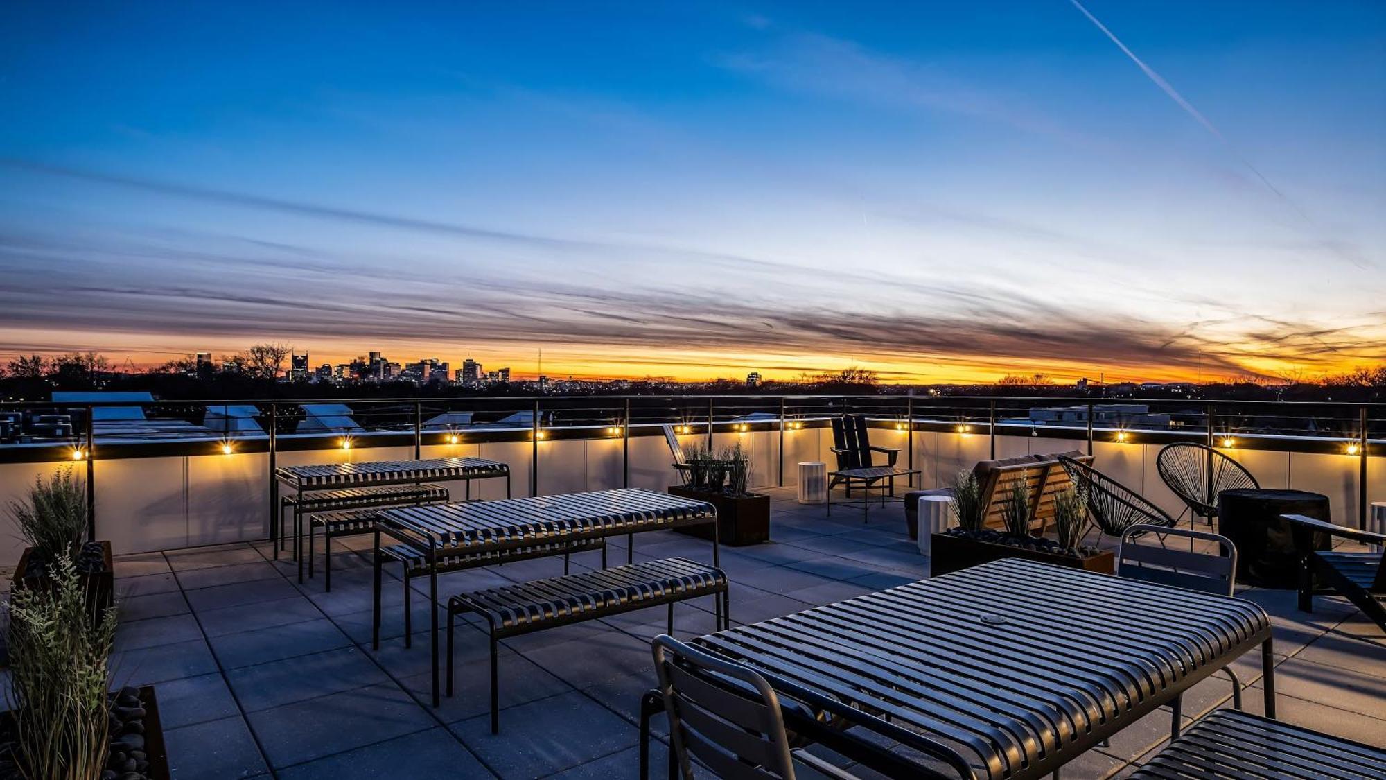 Apartment Rooftop Views Stylish Decor Nash Downtown Access