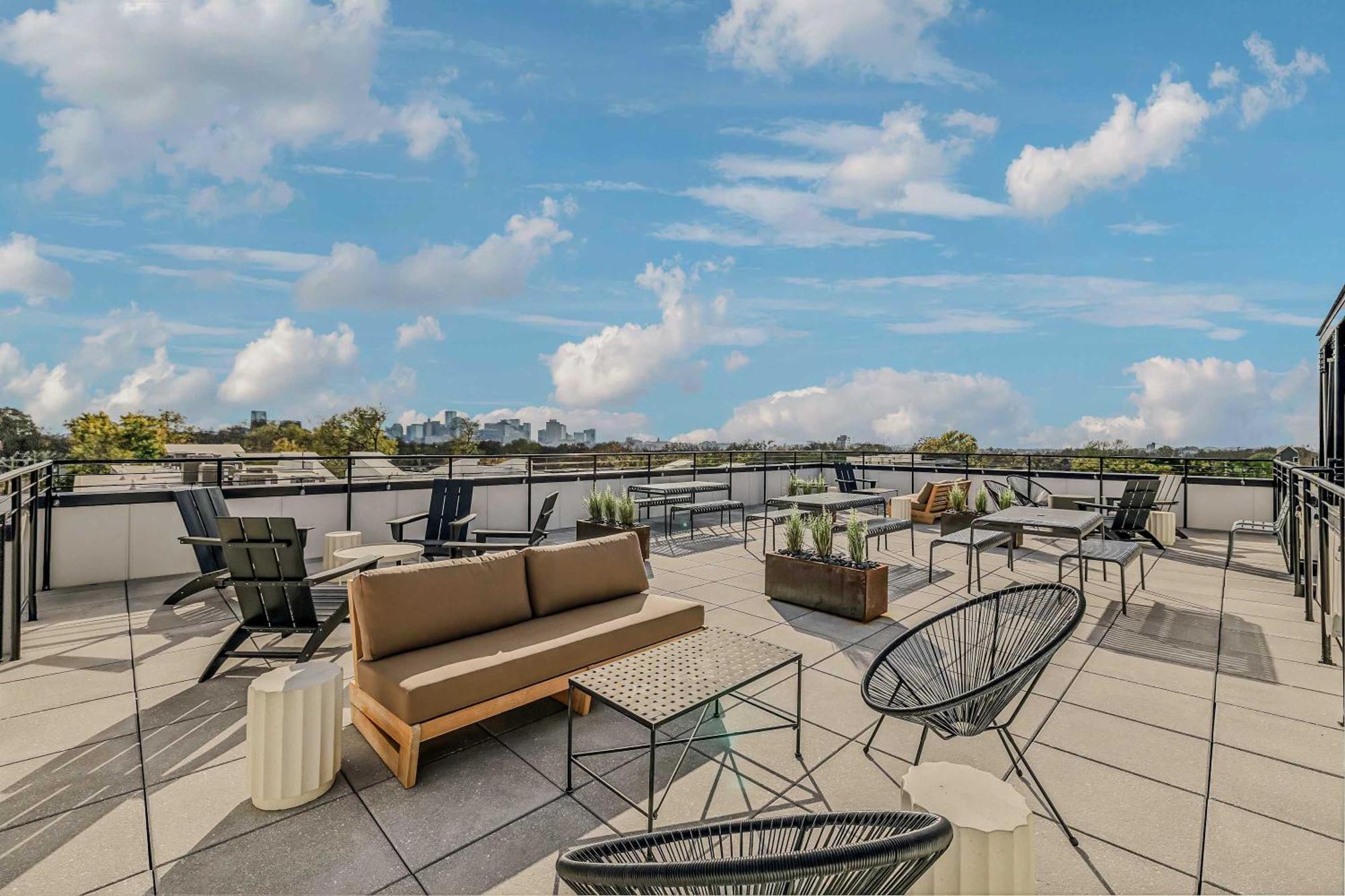 Rooftop Views Stylish Decor Nash Downtown Access Nashville