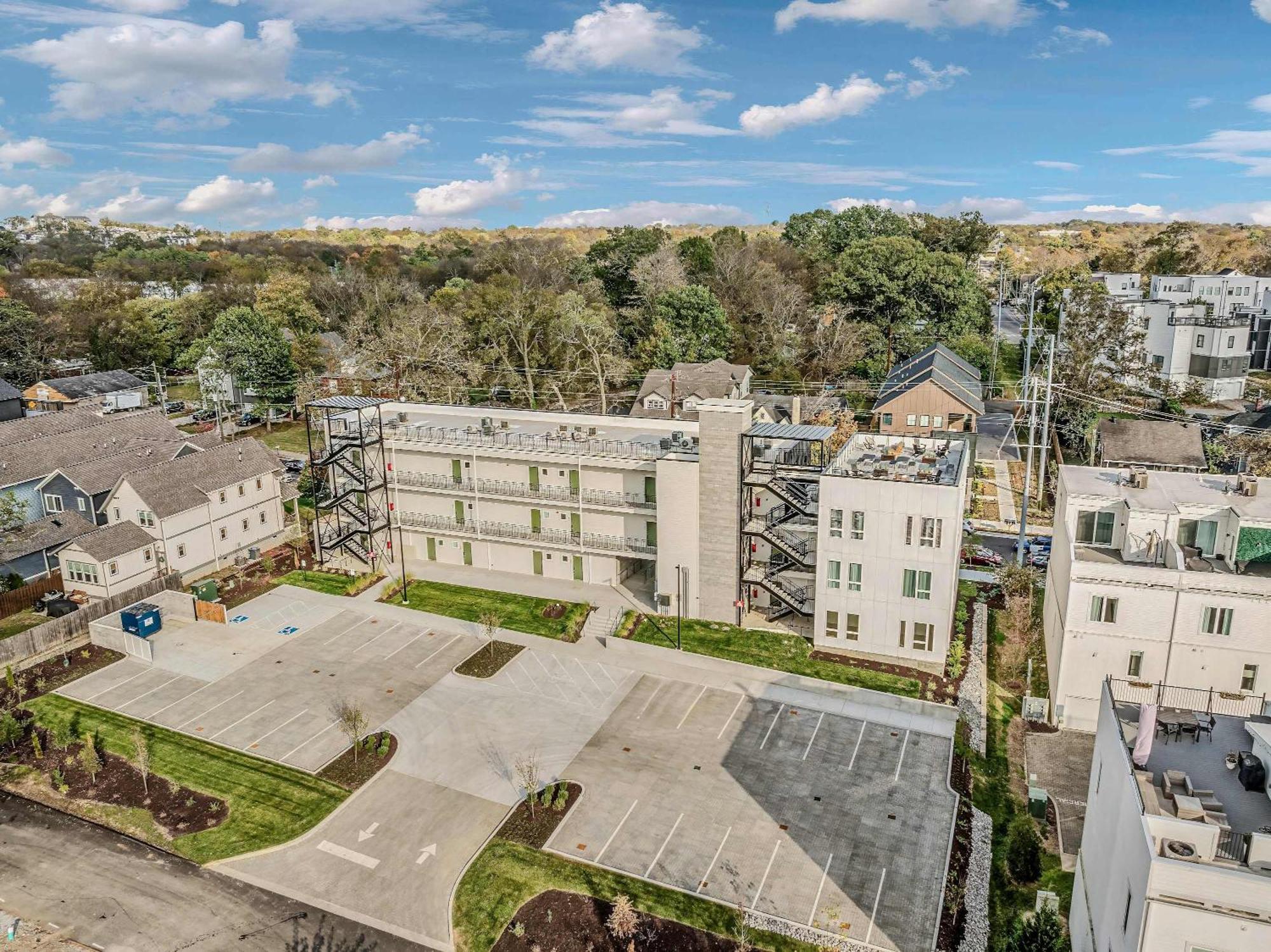 Apartment Rooftop Views Stylish Decor Nash Downtown Access