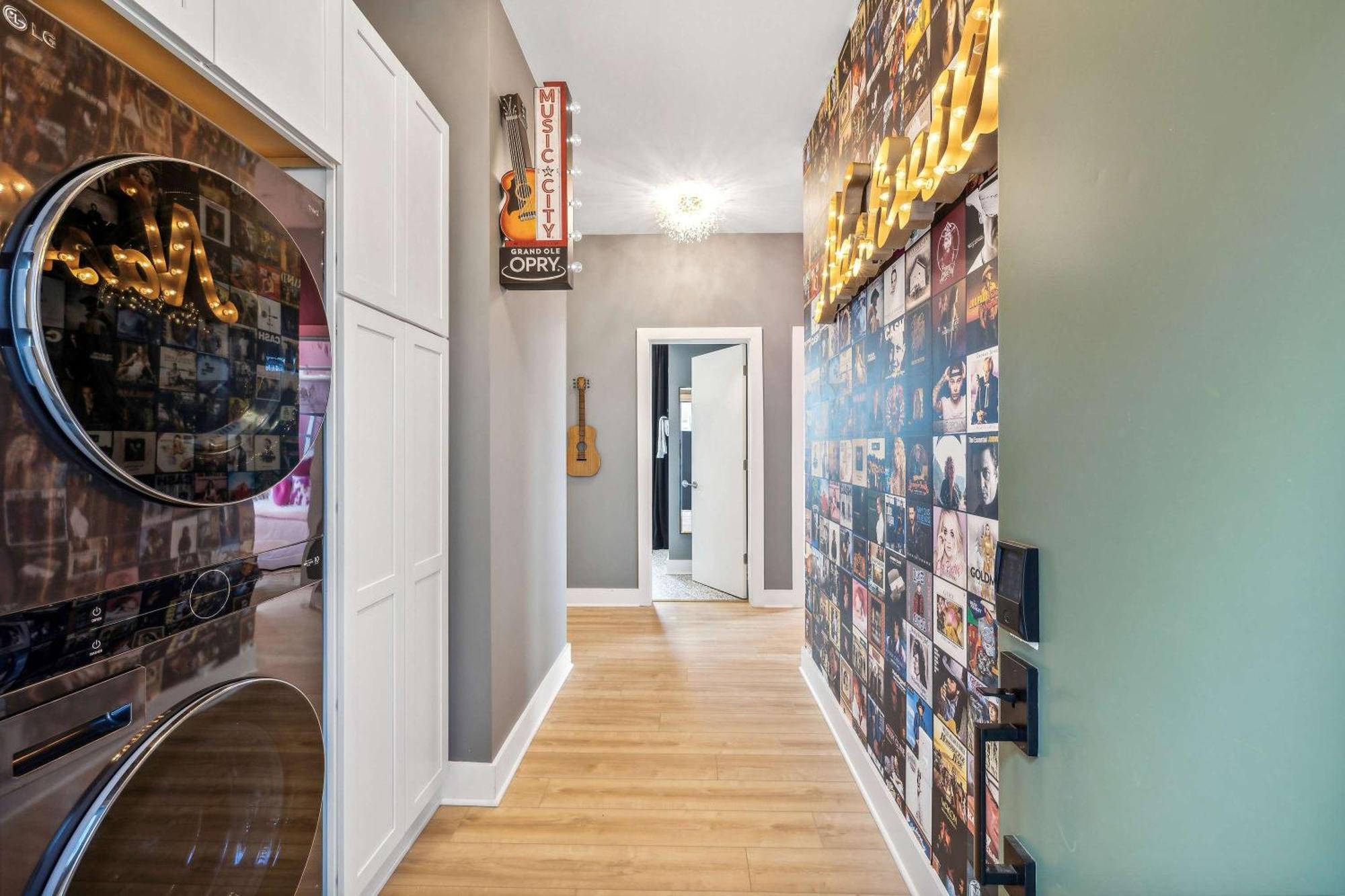 Apartment Rooftop Views Stylish Decor Nash Downtown Access Nashville