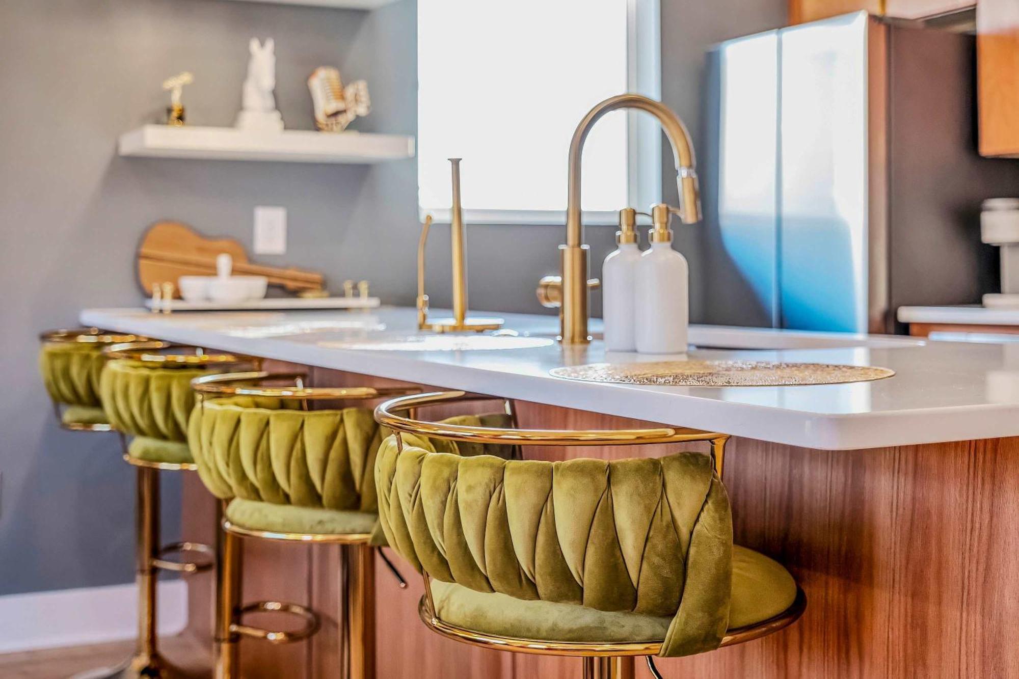 Rooftop Views Stylish Decor Nash Downtown Access Apartment *