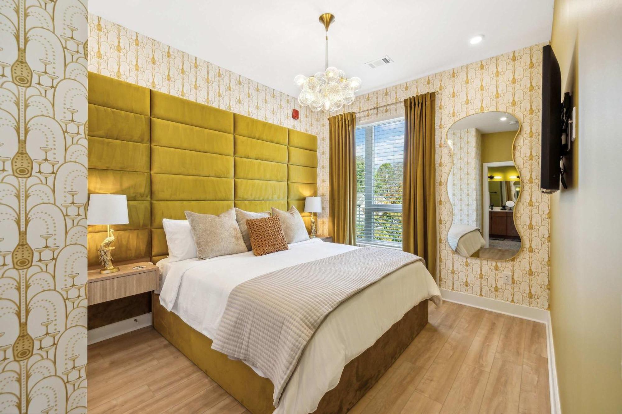 Rooftop Views Stylish Decor Nash Downtown Access Apartment