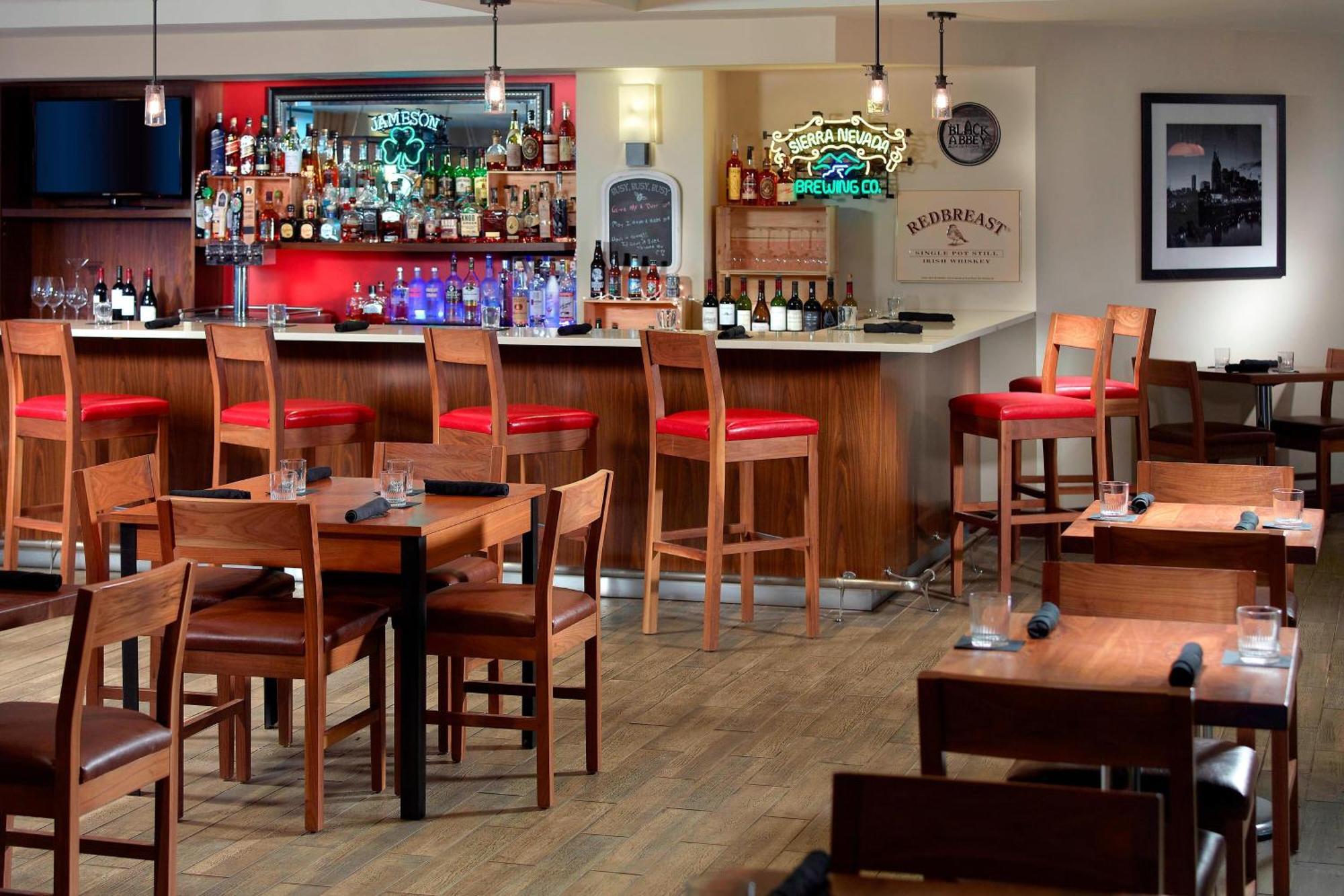 Hotel Four Points By Sheraton Airport 3*