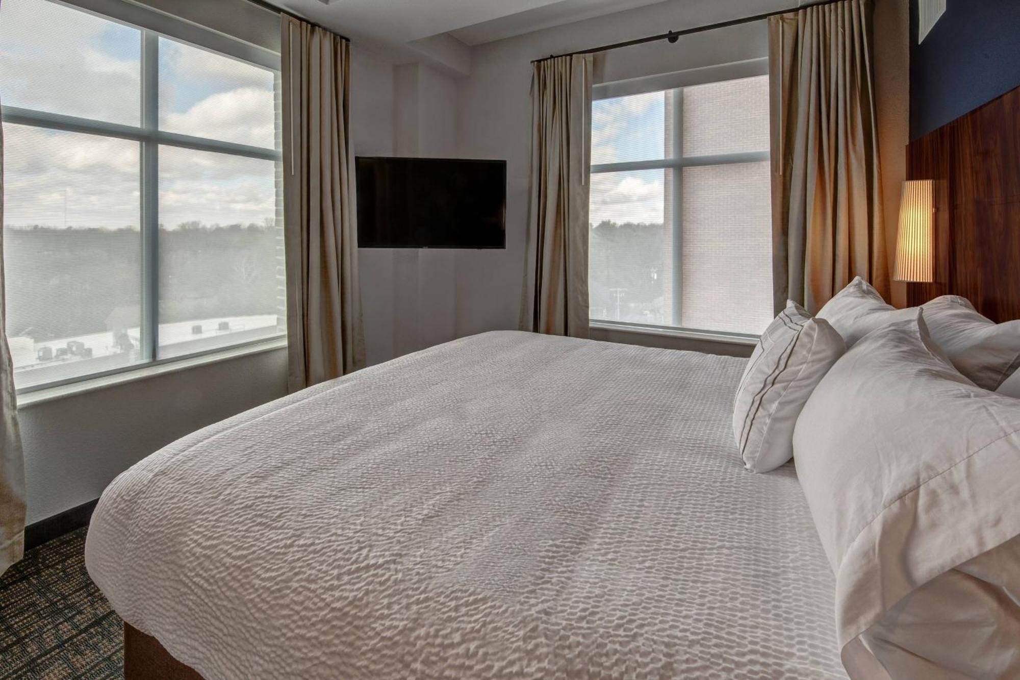 By Marriott Hills Nashville