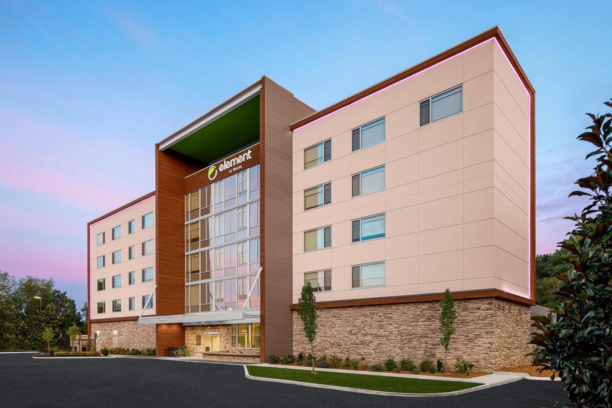 Hotel Element Airport 3*