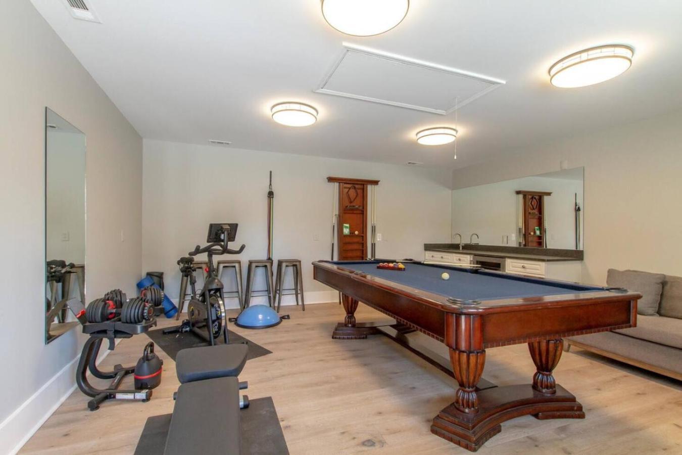 Ultimate Luxury Retreat Mega Mansion Pool And Holiday home