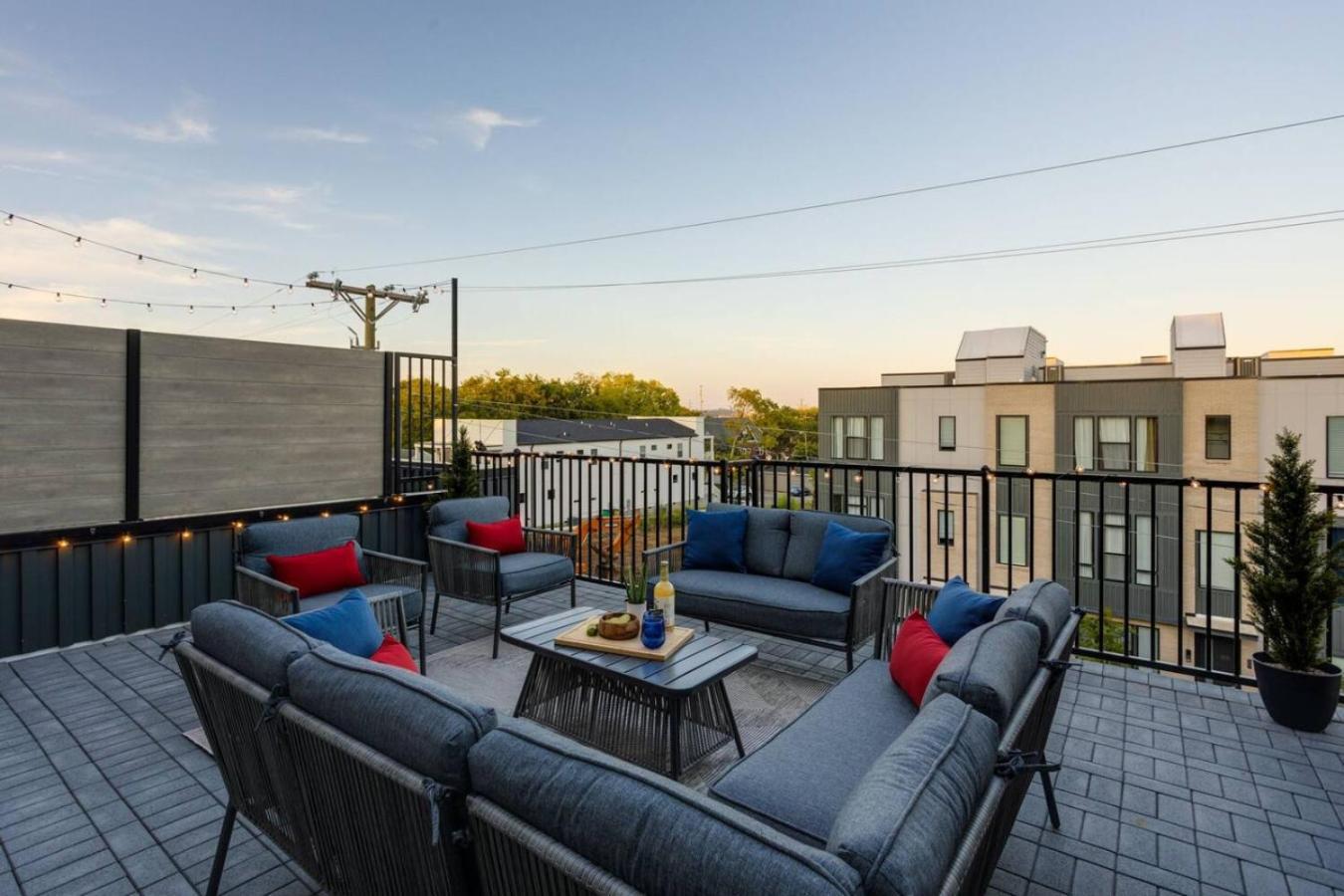 Holiday home Large Royal Townhome Beautiful Design And Rooftop