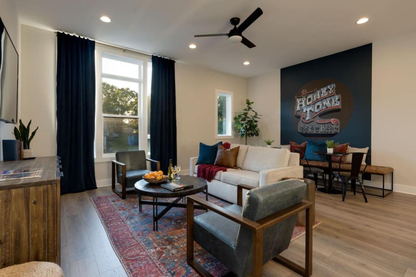 Large Royal Townhome Beautiful Design And Rooftop Nashville