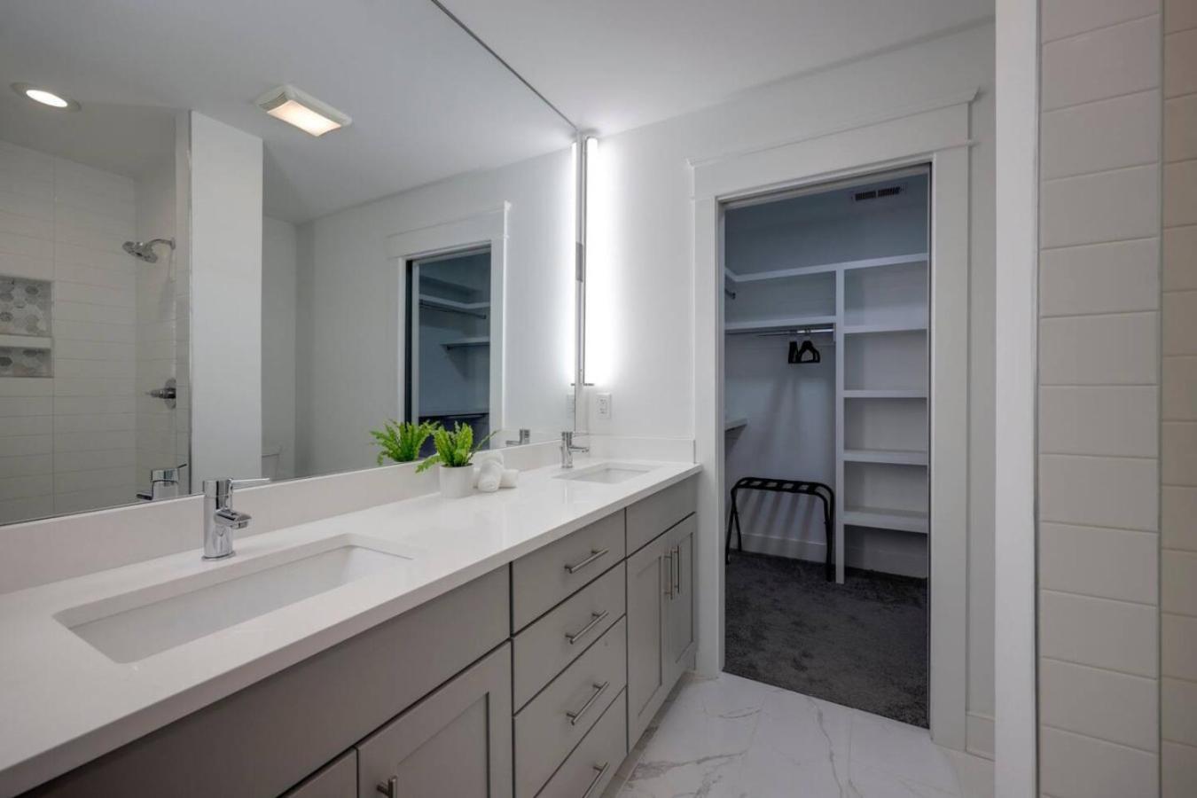 Holiday home Minutes To Broadway Music Modern Townhome