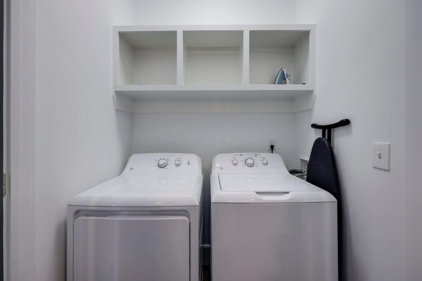 Minutes To Broadway Music Modern Townhome Holiday home Nashville